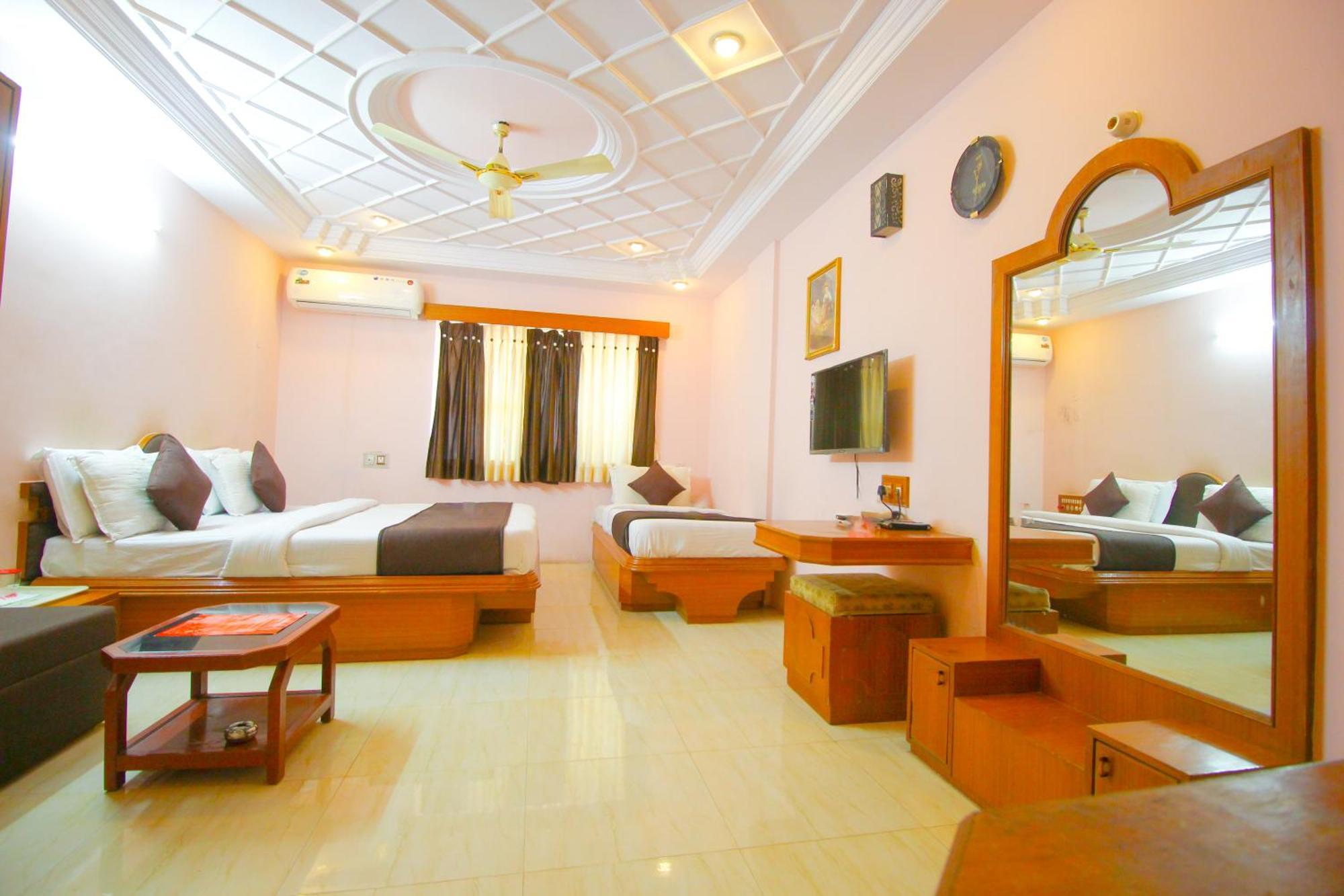 Hotel Upasana ラージコート エクステリア 写真