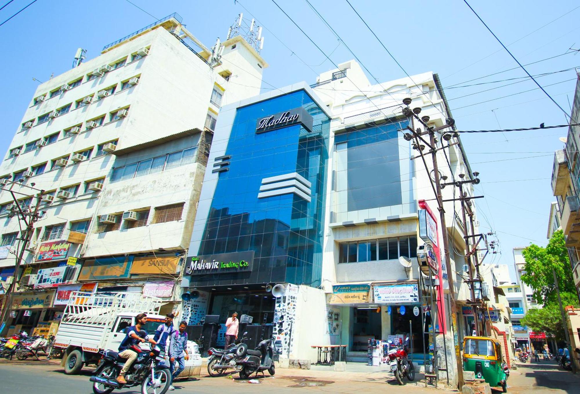 Hotel Upasana ラージコート エクステリア 写真
