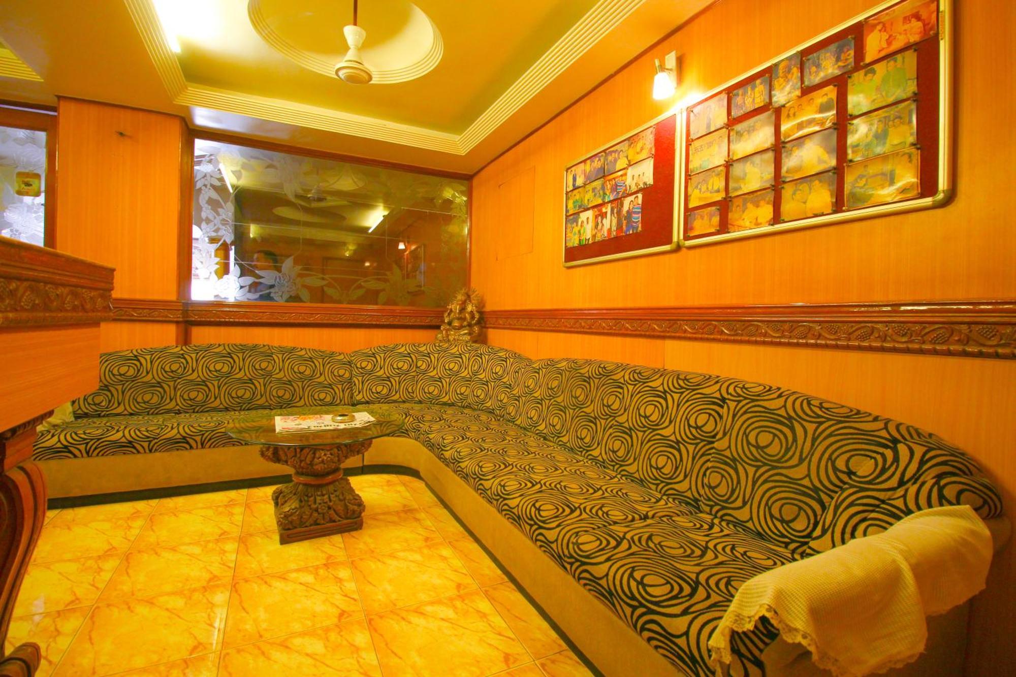 Hotel Upasana ラージコート エクステリア 写真